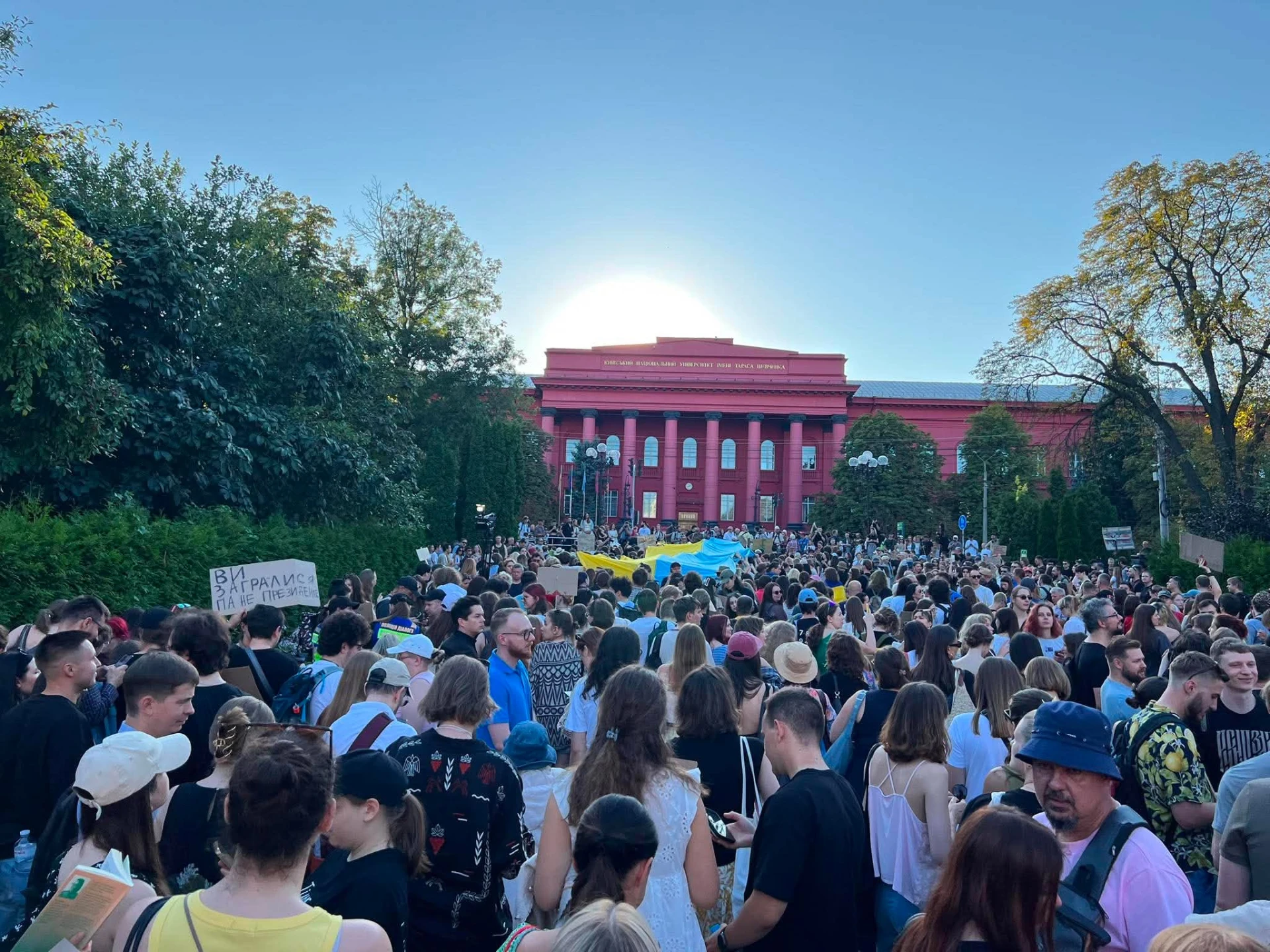 Цифри ходи 31 липня: 6 тисяч учасників, 26-метровий прапор, тривога о 20:08