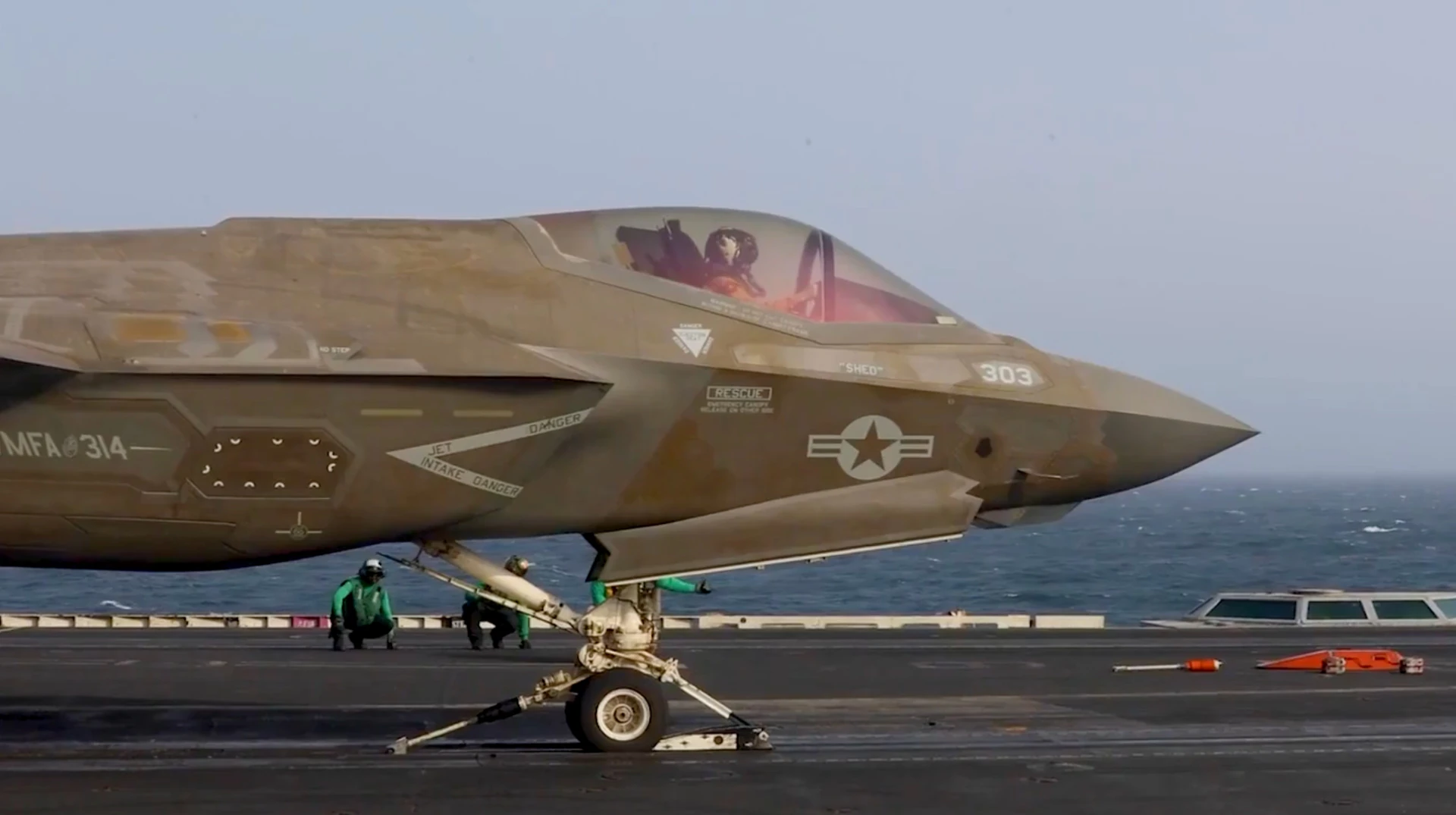 Запуск винищувача-невидимки F-35C з авіаносця Abraham Lincoln (CVN 72) під час проходження Аравійським морем