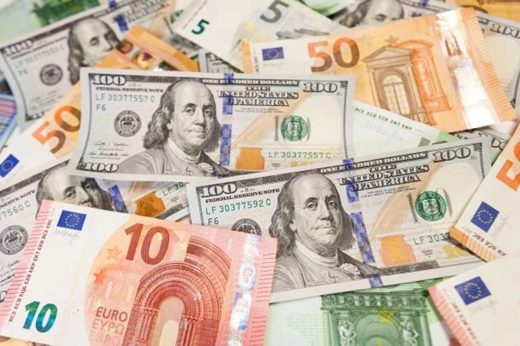 НБУ зафіксував курс долара на 12 вересня: що змінилося перед вихідними
