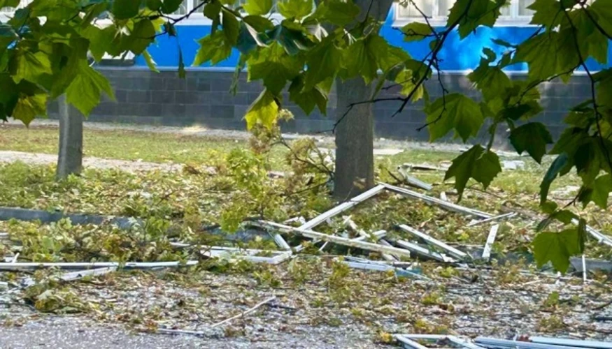 У Дніпрі 4 жовтня вдарили по будівлі зв’язку: деталі, джерела, невідоме